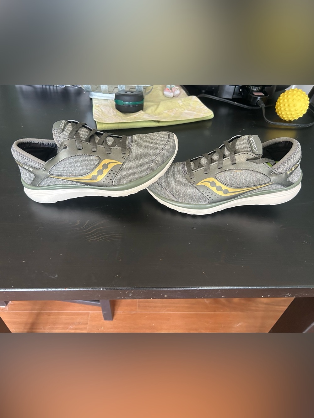 the Saucony Women's Kineta Relay lightweight running Size 10